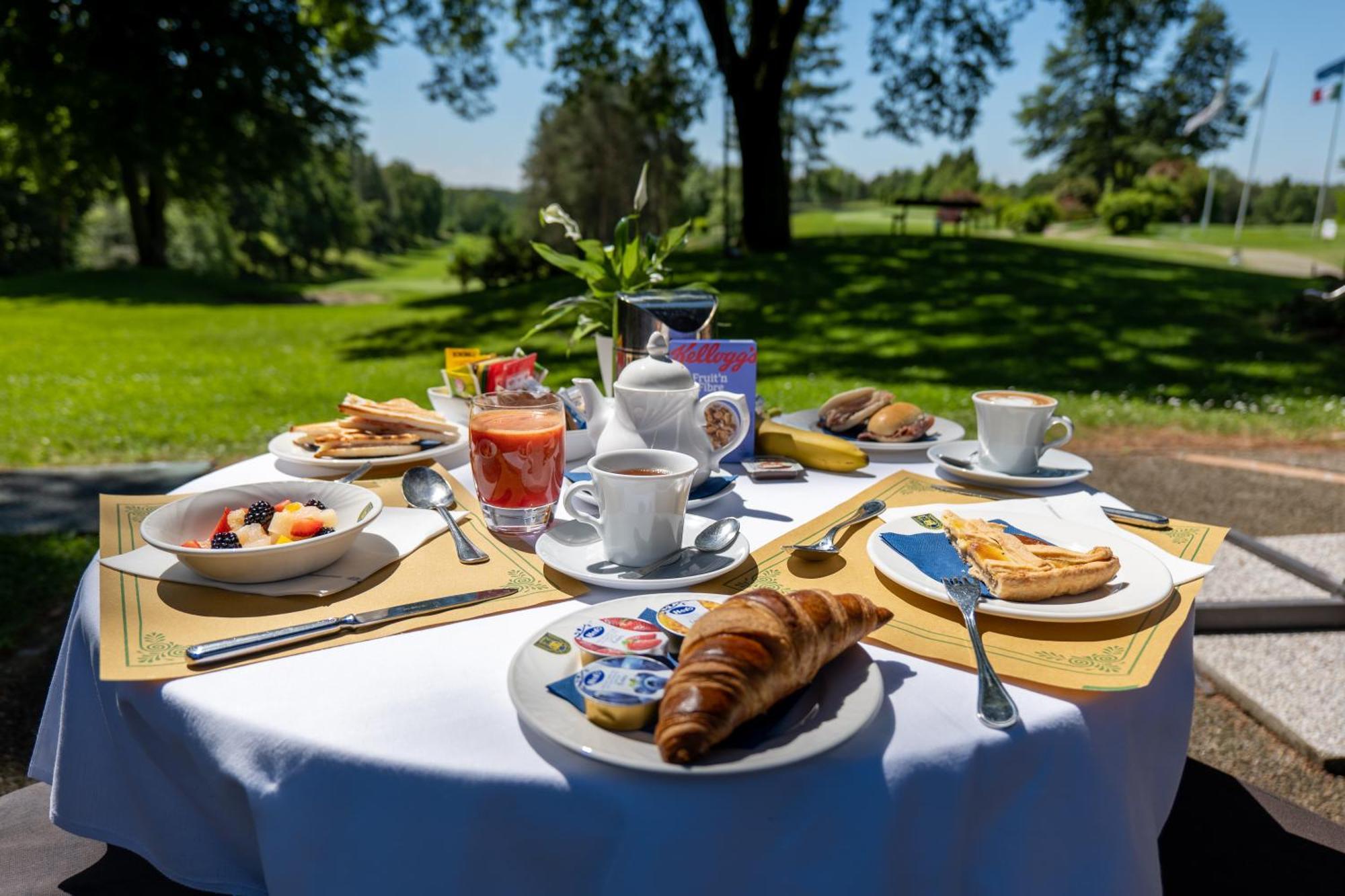 Golf Hotel La Pinetina Appiano Gentile Eksteriør bilde