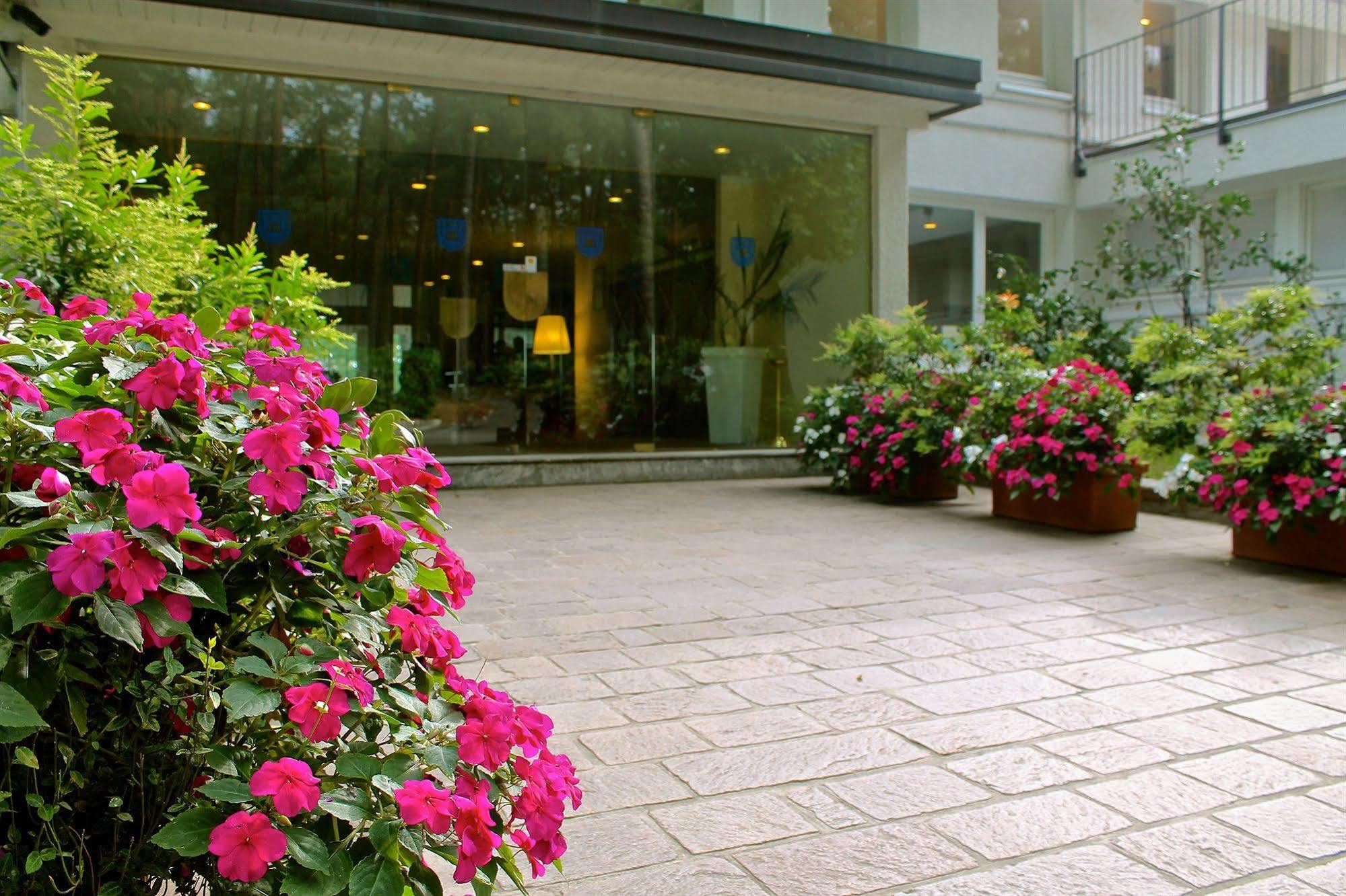 Golf Hotel La Pinetina Appiano Gentile Eksteriør bilde